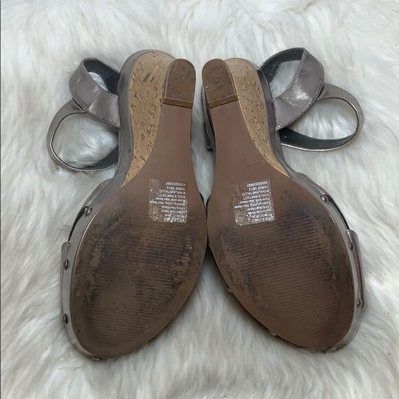 Simply Vera Nala Metallic Wedge Sandals Sz 9.5 - Picture 6 of 6